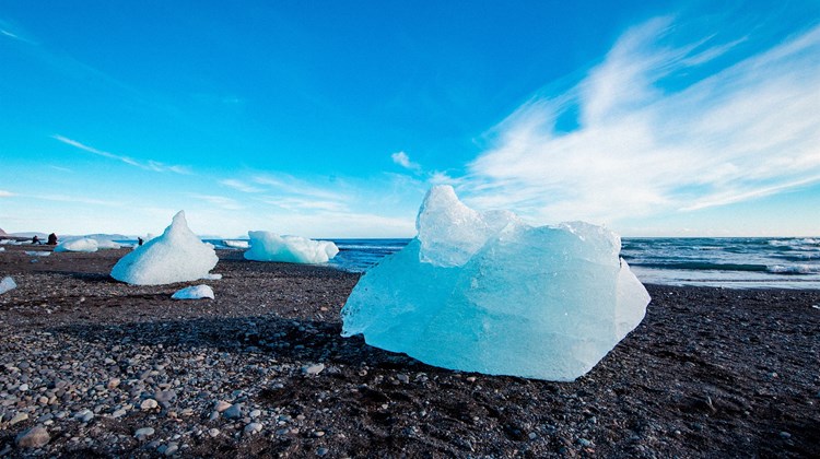 Guide To Visiting the Diamond Beach in Iceland