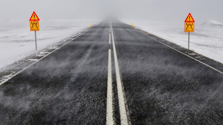 Driving in Icelandic Wind: How to Stay Safe and Avoid Damage Costs