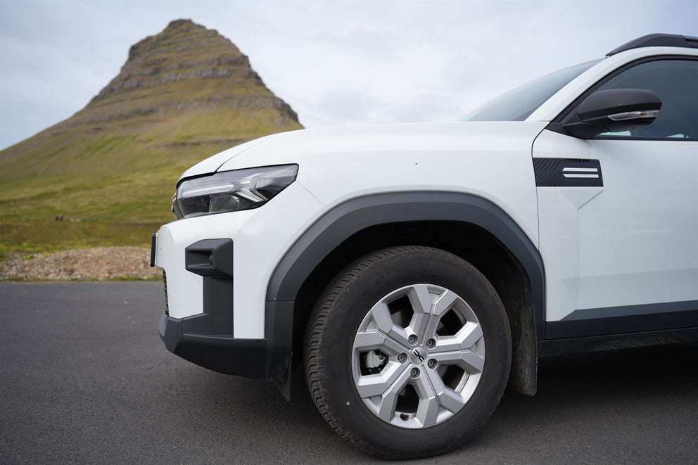 Image of a Dacia Duster in Iceland