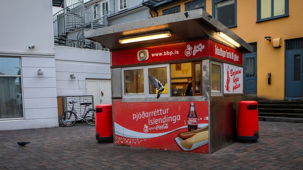 Bæjarins Beztu Pylsur hotdog stand in Reykjavík.