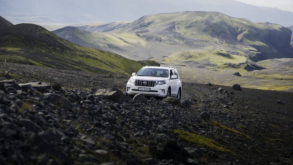 Image of a land cruiser on an F-Road in Iceland