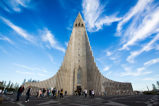 Hallgrimskirkja Luthern church in Reykjavik on a sunny day with a blue sky in the background