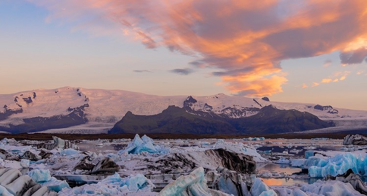 The Midnight Sun in Iceland - 24 Hours of Daylight