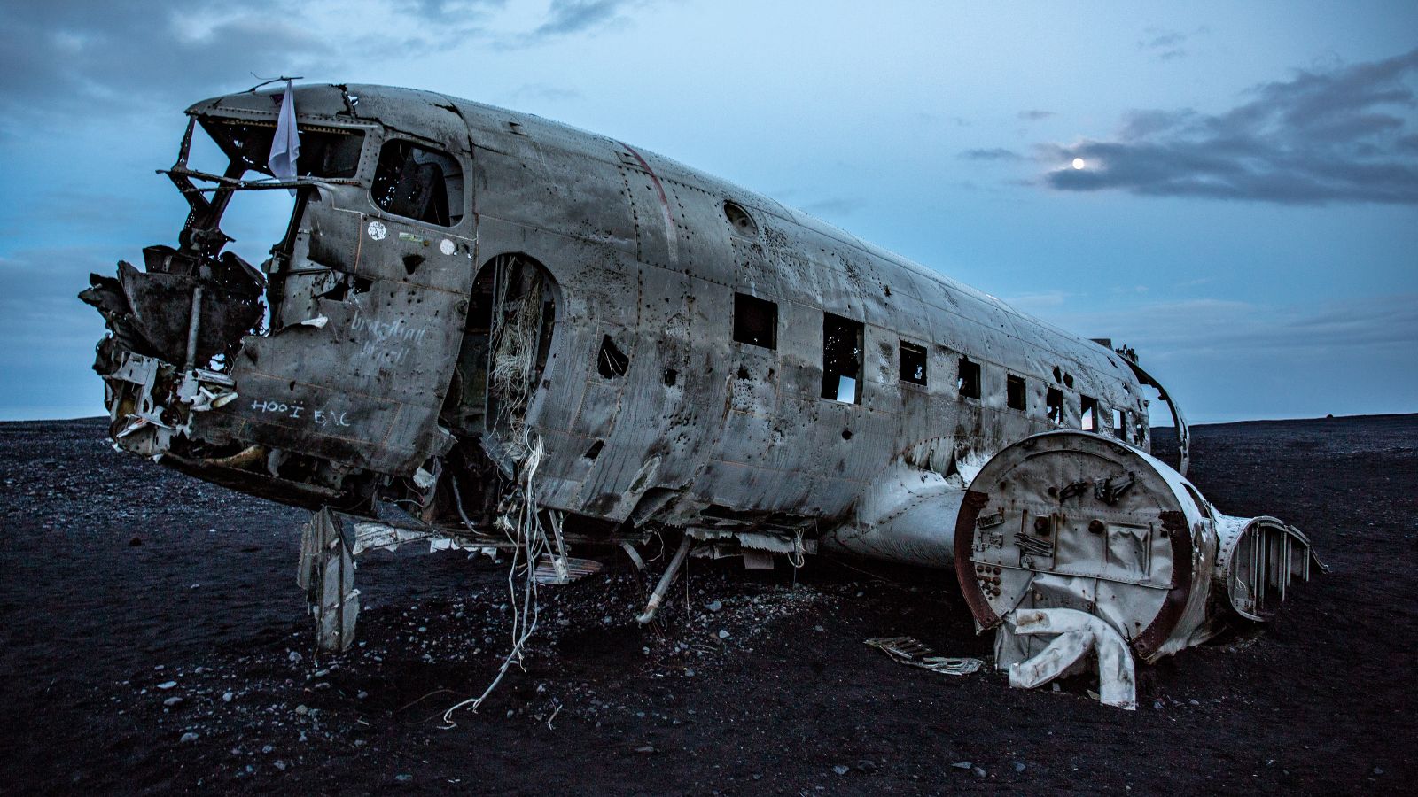 Sólheimasandur plane wreck at dusk
